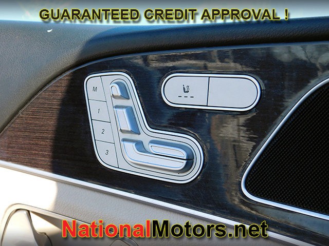 Mercedes-Benz GLE Vehicle Full-screen Gallery Image 25