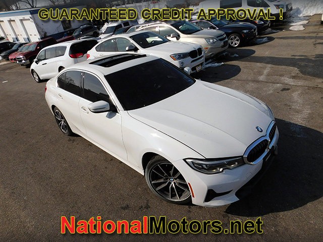 BMW 3 Series Vehicle Full-screen Gallery Image 02