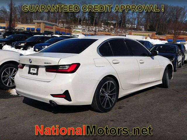 BMW 3 Series Vehicle Full-screen Gallery Image 04