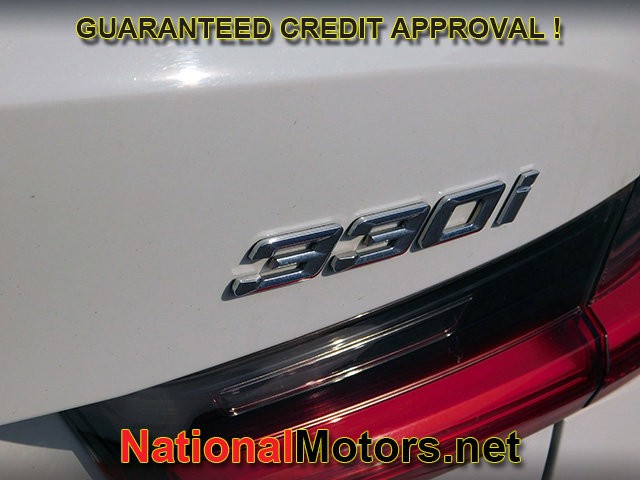 BMW 3 Series Vehicle Full-screen Gallery Image 05