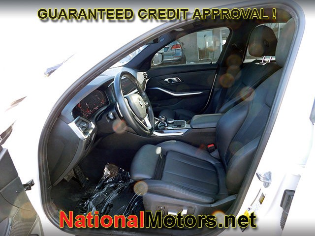 BMW 3 Series Vehicle Full-screen Gallery Image 12