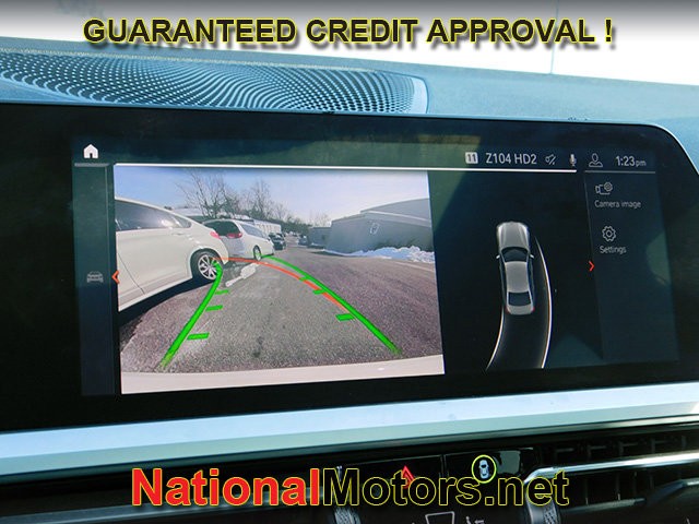 BMW 3 Series Vehicle Full-screen Gallery Image 15