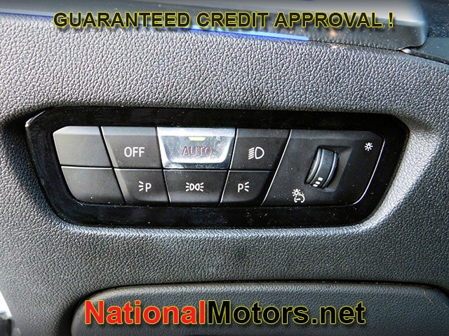 BMW 3 Series Vehicle Full-screen Gallery Image 20