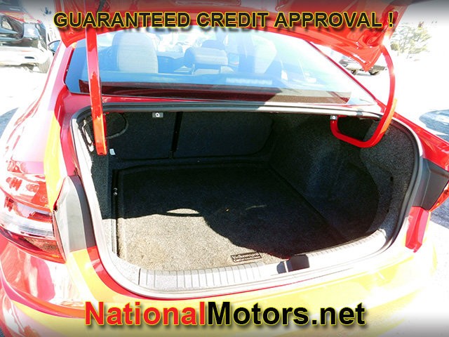 Volkswagen Jetta GLI Vehicle Full-screen Gallery Image 06