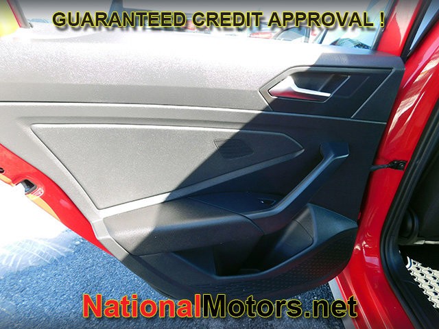 Volkswagen Jetta GLI Vehicle Full-screen Gallery Image 08