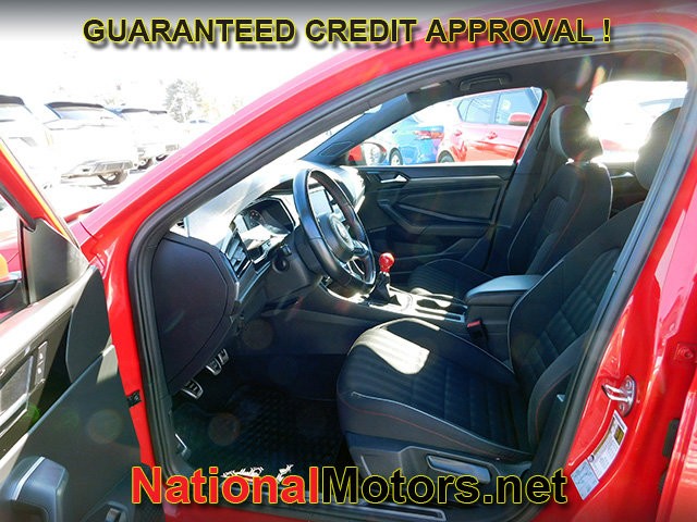 Volkswagen Jetta GLI Vehicle Full-screen Gallery Image 12