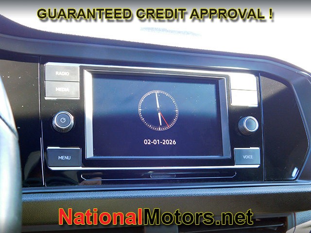 Volkswagen Jetta GLI Vehicle Full-screen Gallery Image 14