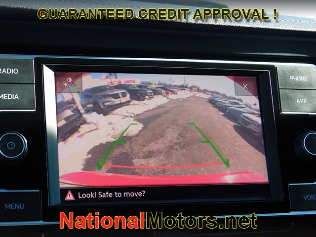 Volkswagen Jetta GLI Vehicle Full-screen Gallery Image 15