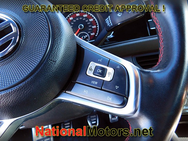 Volkswagen Jetta GLI Vehicle Full-screen Gallery Image 18