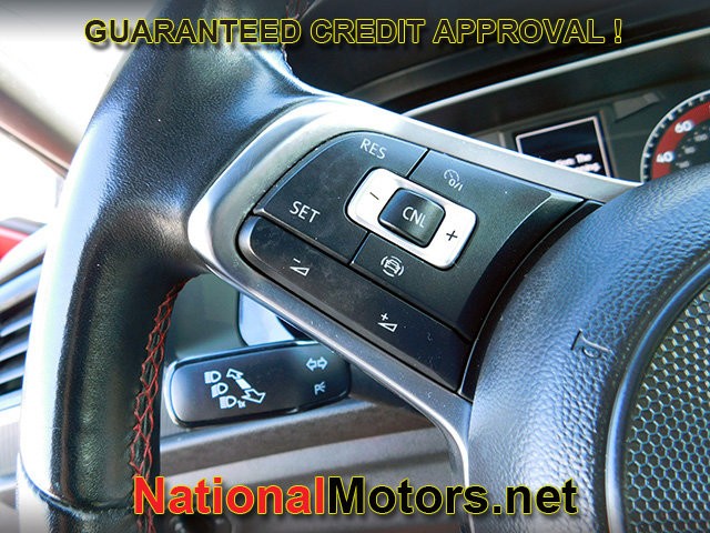 Volkswagen Jetta GLI Vehicle Full-screen Gallery Image 19