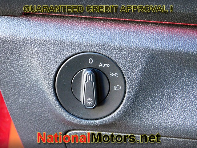 Volkswagen Jetta GLI Vehicle Full-screen Gallery Image 21