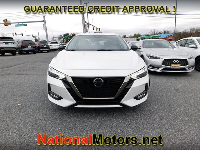 Nissan Sentra Vehicle Full-screen Gallery Image 02