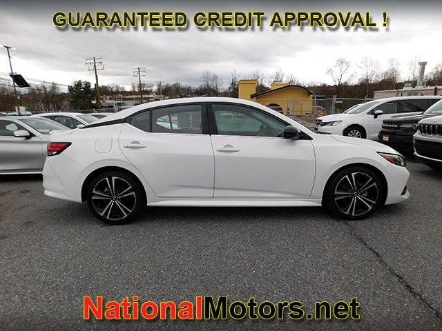 Nissan Sentra Vehicle Full-screen Gallery Image 03