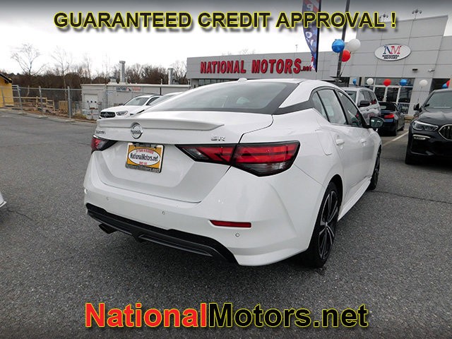 Nissan Sentra Vehicle Full-screen Gallery Image 04