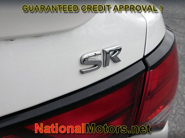 Nissan Sentra Vehicle Full-screen Gallery Image 05