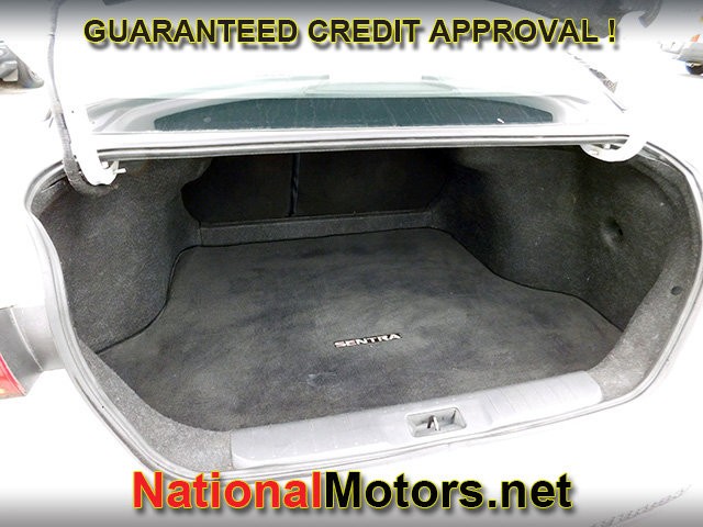 Nissan Sentra Vehicle Full-screen Gallery Image 06