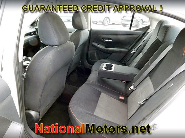 Nissan Sentra Vehicle Full-screen Gallery Image 08