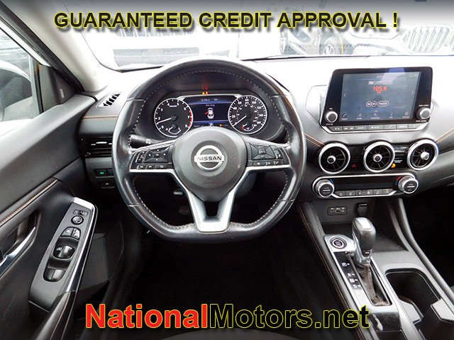 Nissan Sentra Vehicle Full-screen Gallery Image 09