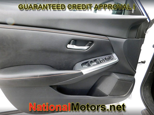 Nissan Sentra Vehicle Full-screen Gallery Image 10
