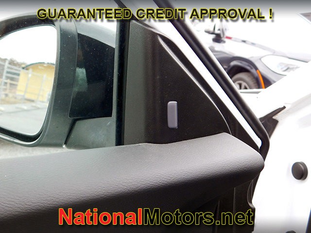 Nissan Sentra Vehicle Full-screen Gallery Image 11