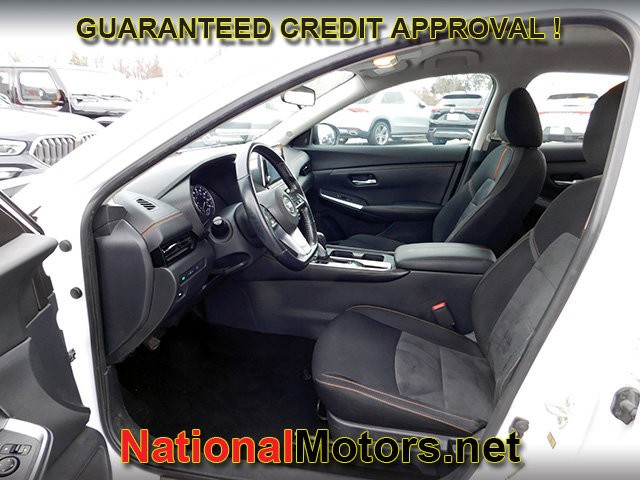 Nissan Sentra Vehicle Full-screen Gallery Image 12