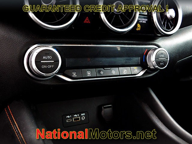 Nissan Sentra Vehicle Full-screen Gallery Image 15