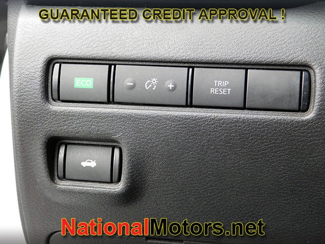 Nissan Sentra Vehicle Full-screen Gallery Image 20