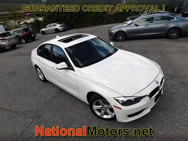 BMW 3 Series Vehicle Full-screen Gallery Image 02