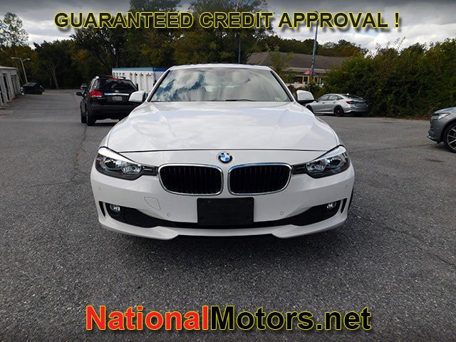 BMW 3 Series Vehicle Full-screen Gallery Image 03