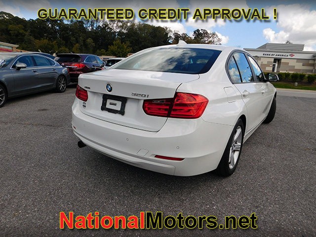 BMW 3 Series Vehicle Full-screen Gallery Image 05