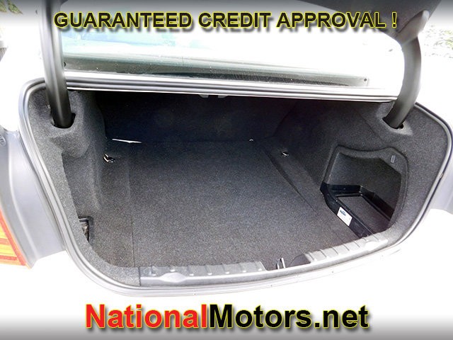 BMW 3 Series Vehicle Full-screen Gallery Image 07