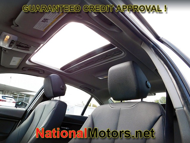 BMW 3 Series Vehicle Full-screen Gallery Image 15