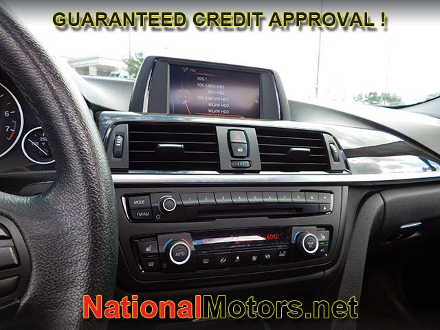 BMW 3 Series Vehicle Full-screen Gallery Image 16