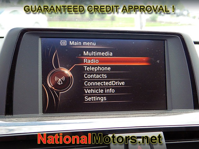 BMW 3 Series Vehicle Full-screen Gallery Image 17