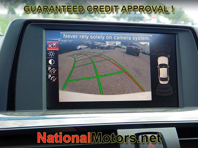 BMW 3 Series Vehicle Full-screen Gallery Image 18