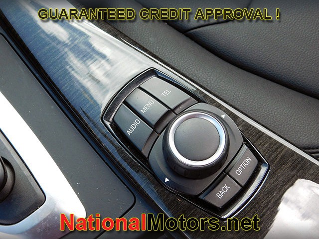 BMW 3 Series Vehicle Full-screen Gallery Image 21