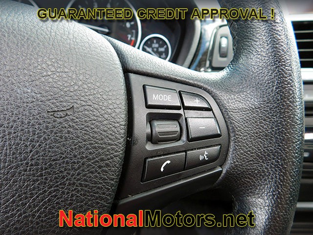 BMW 3 Series Vehicle Full-screen Gallery Image 22