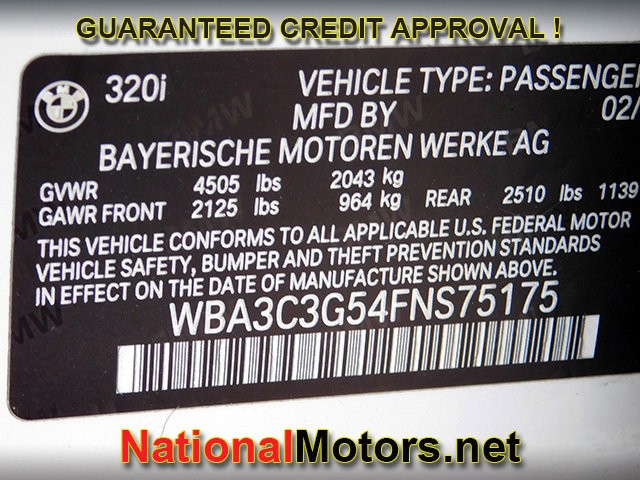 BMW 3 Series Vehicle Full-screen Gallery Image 25