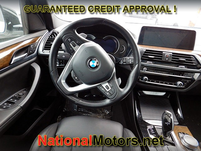 BMW X3 Vehicle Full-screen Gallery Image 09