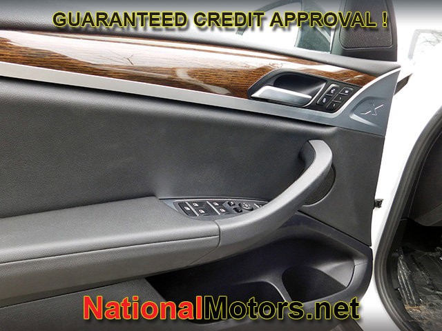 BMW X3 Vehicle Full-screen Gallery Image 10