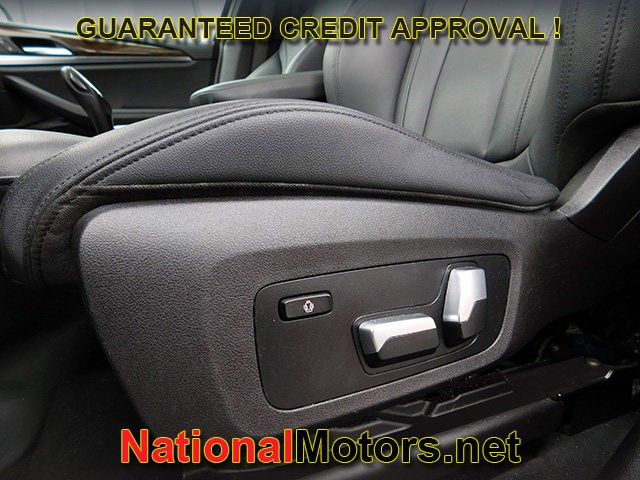 BMW X3 Vehicle Full-screen Gallery Image 11