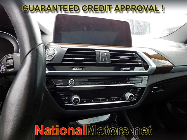 BMW X3 Vehicle Full-screen Gallery Image 13