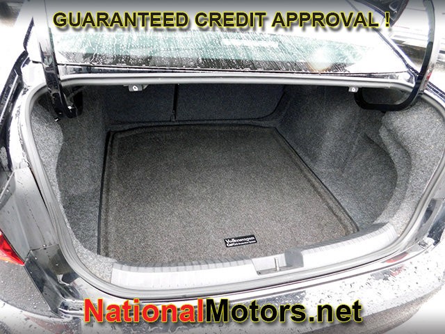 Volkswagen Jetta Vehicle Full-screen Gallery Image 07