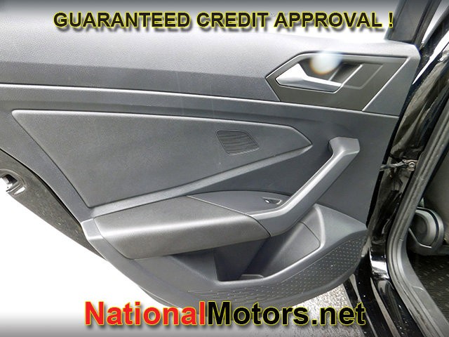 Volkswagen Jetta Vehicle Full-screen Gallery Image 09