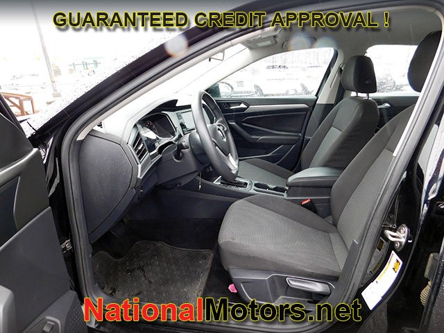 Volkswagen Jetta Vehicle Full-screen Gallery Image 13