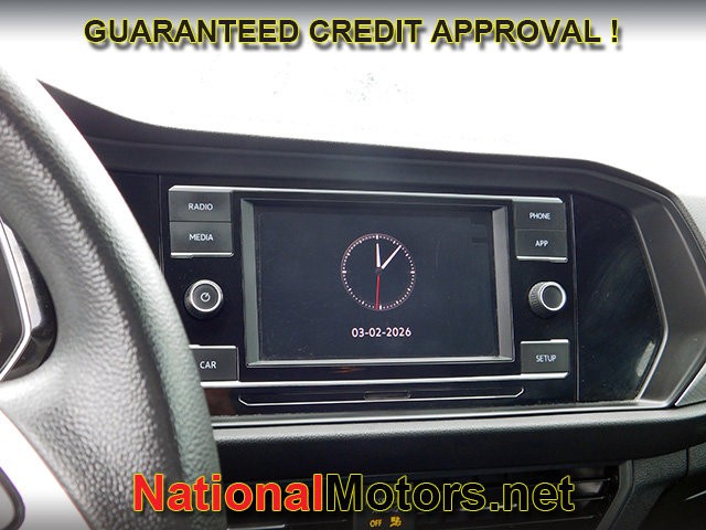 Volkswagen Jetta Vehicle Full-screen Gallery Image 15