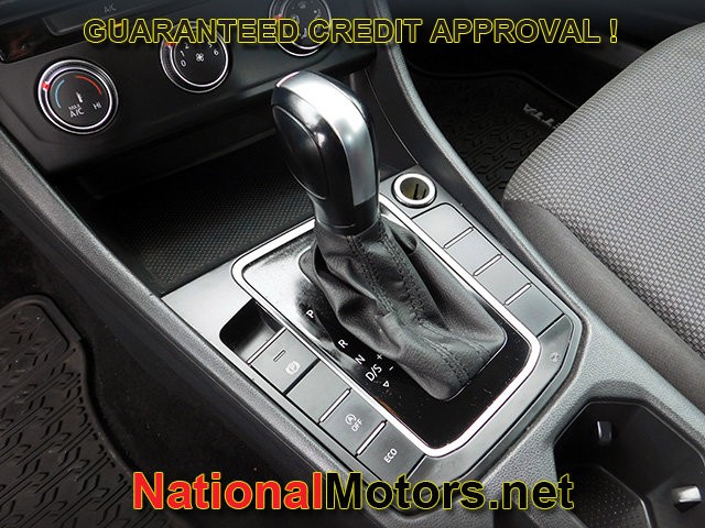 Volkswagen Jetta Vehicle Full-screen Gallery Image 18