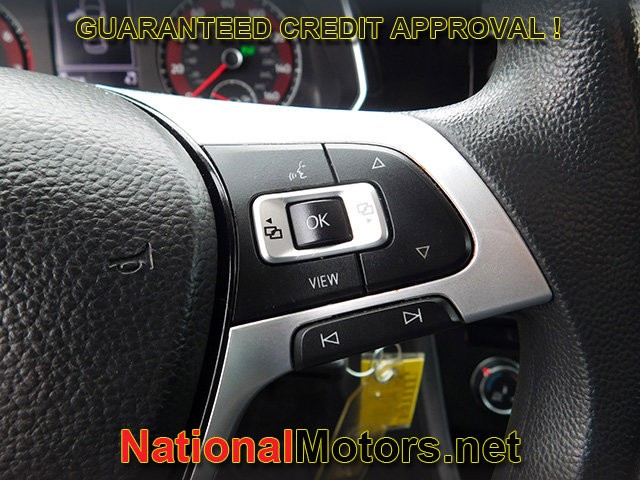 Volkswagen Jetta Vehicle Full-screen Gallery Image 19