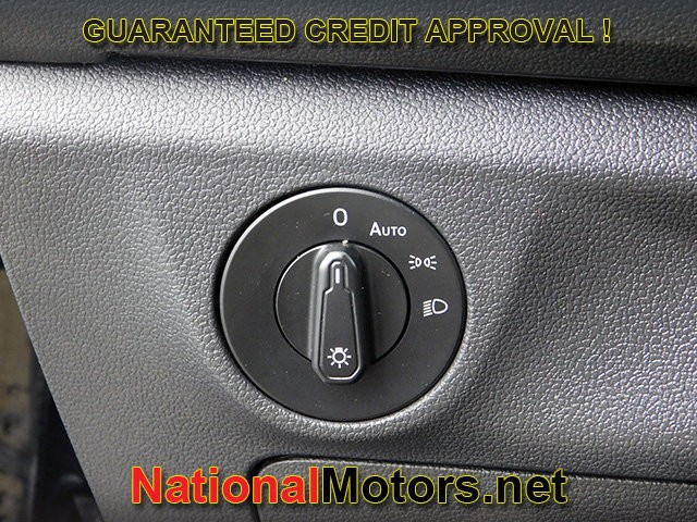 Volkswagen Jetta Vehicle Full-screen Gallery Image 22