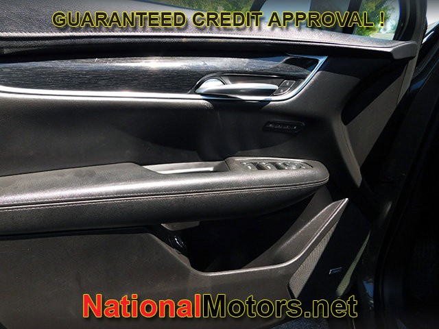 Cadillac XT5 Vehicle Full-screen Gallery Image 13